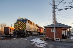 CN 3941 leads 403 at its departure from Mont-Joli